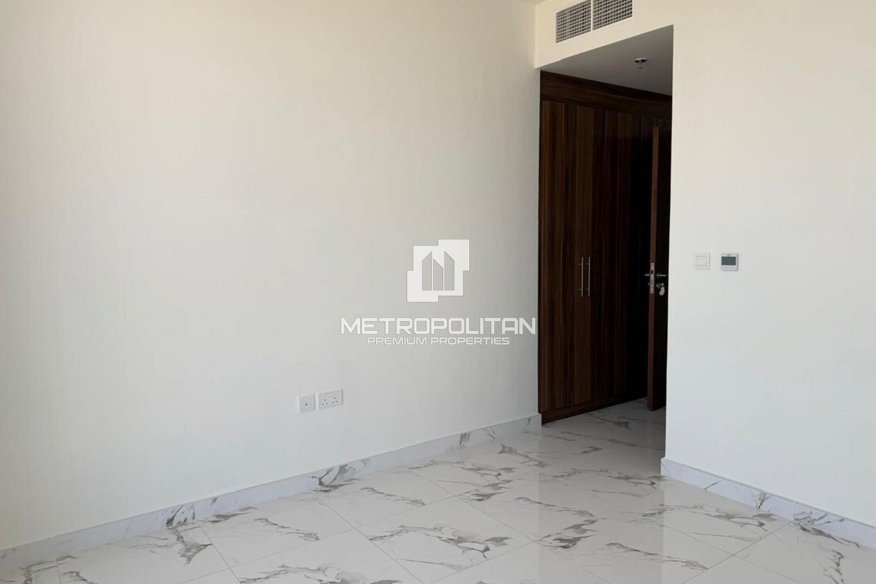 Appartement 2 chambres à louer à Al Hamra Village – MR-6238 photo-3