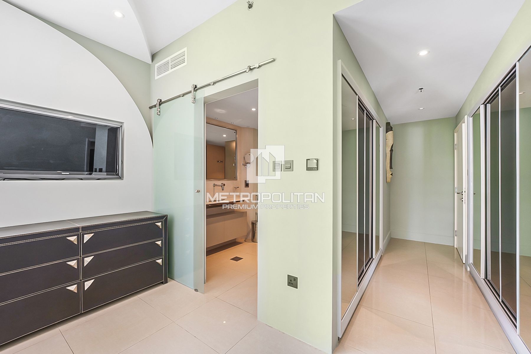 Ready to move in | Spacious Layout | Unfurnished