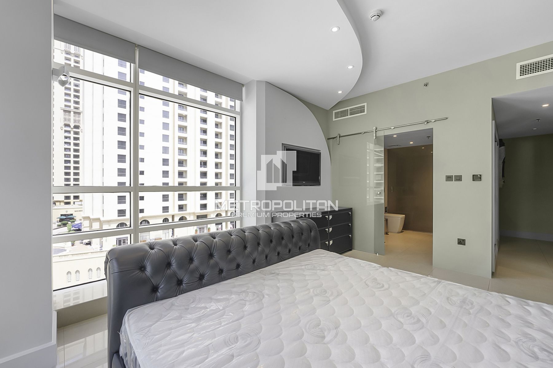 Ready to move in | Spacious Layout | Unfurnished