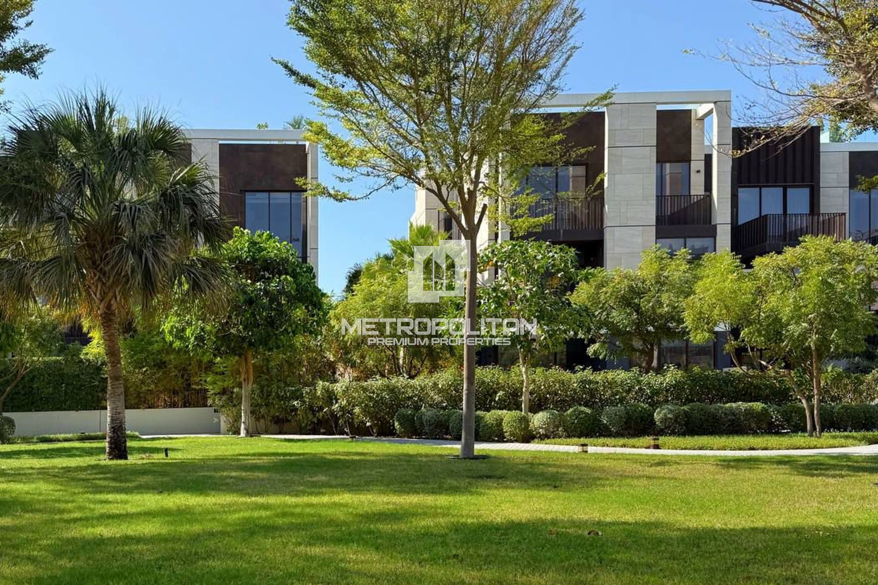 Best Priced | Skyline and Sea View | Spacious