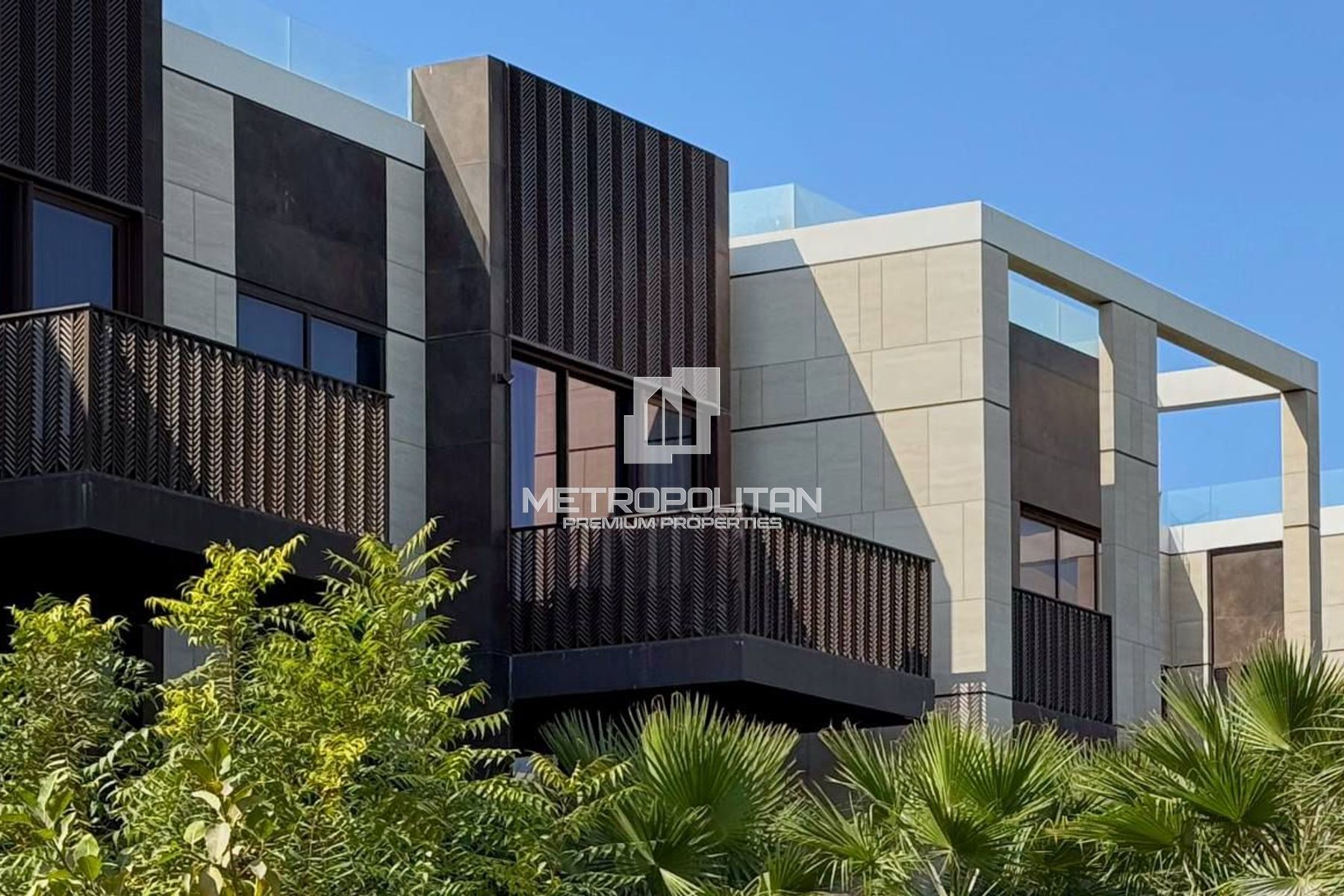 Best Priced | Skyline and Sea View | Spacious