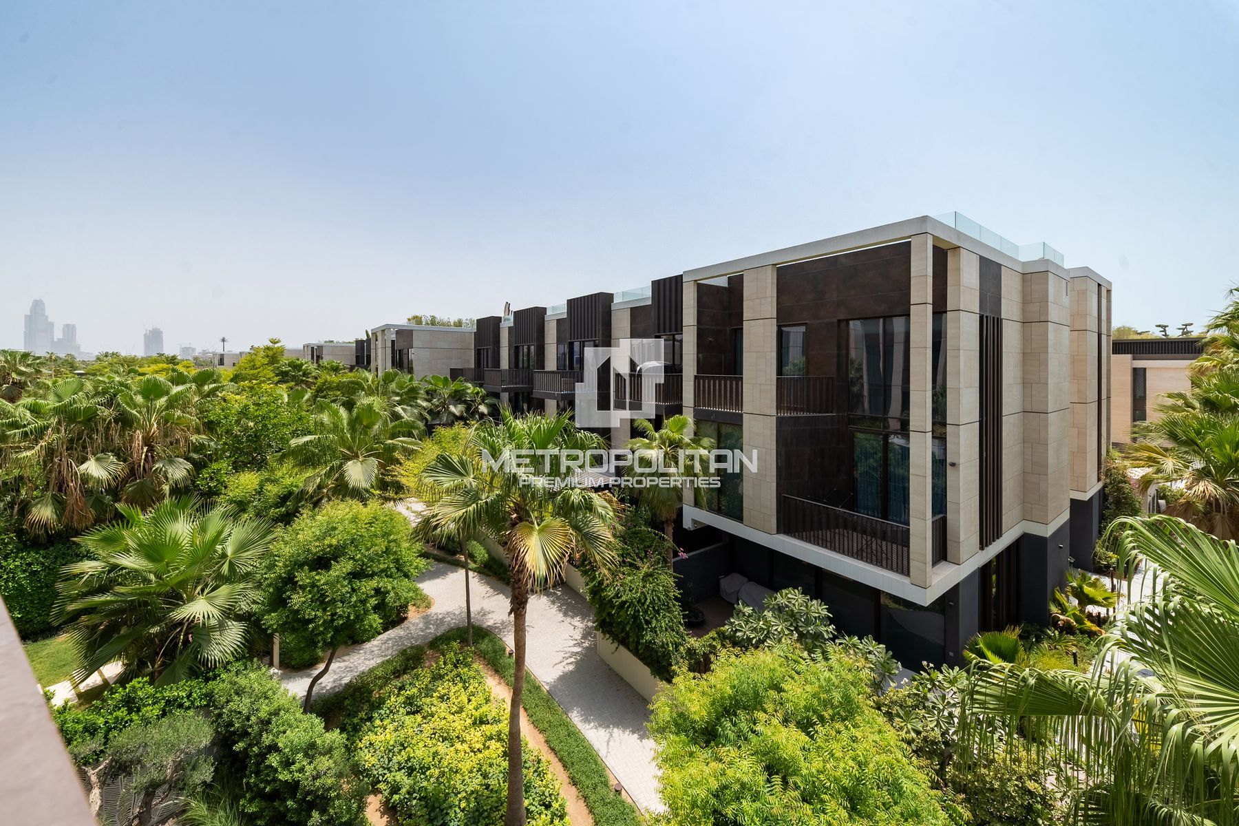 Best Priced | Skyline and Sea View | Spacious