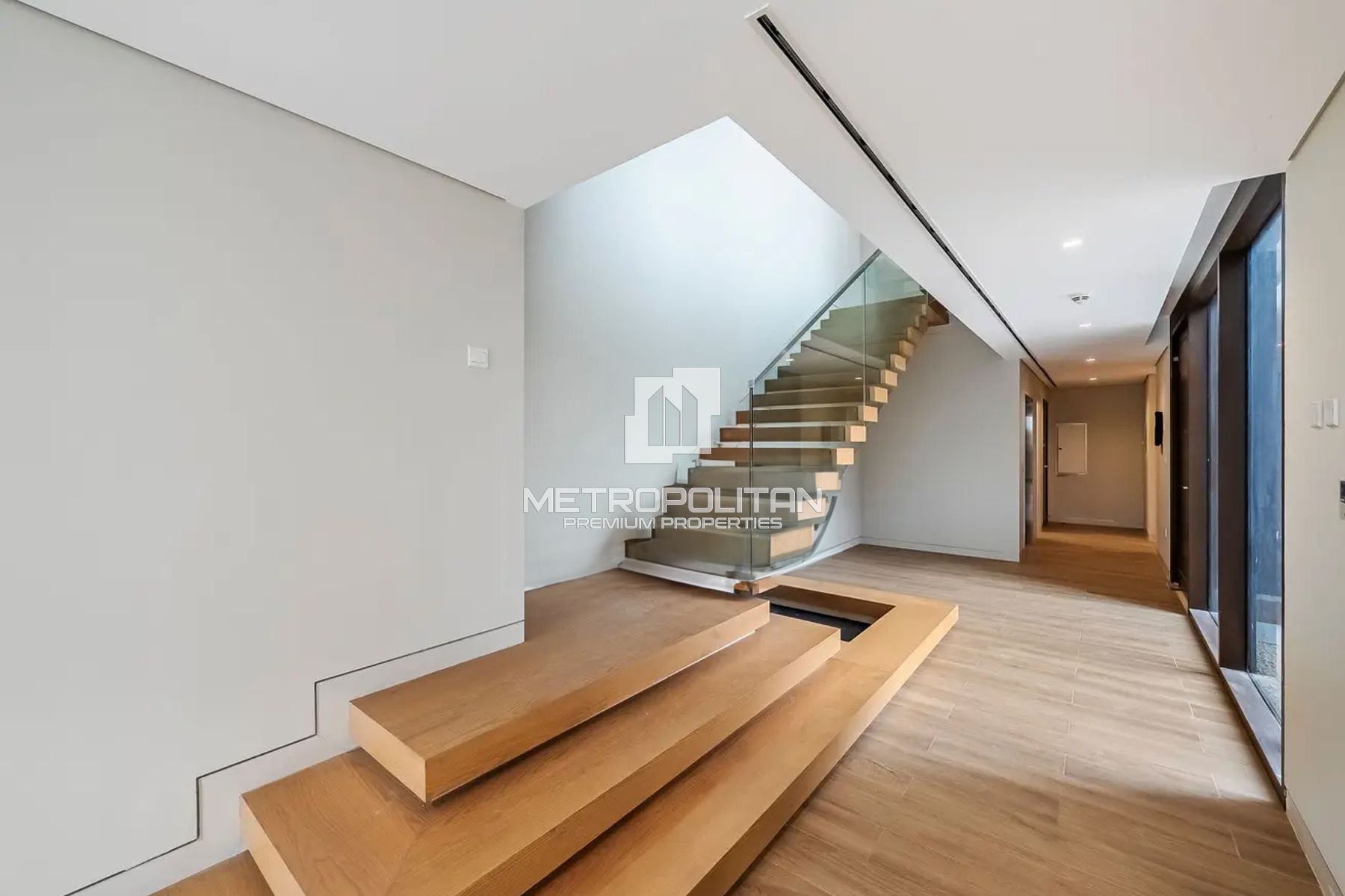 Best Priced | Skyline and Sea View | Spacious