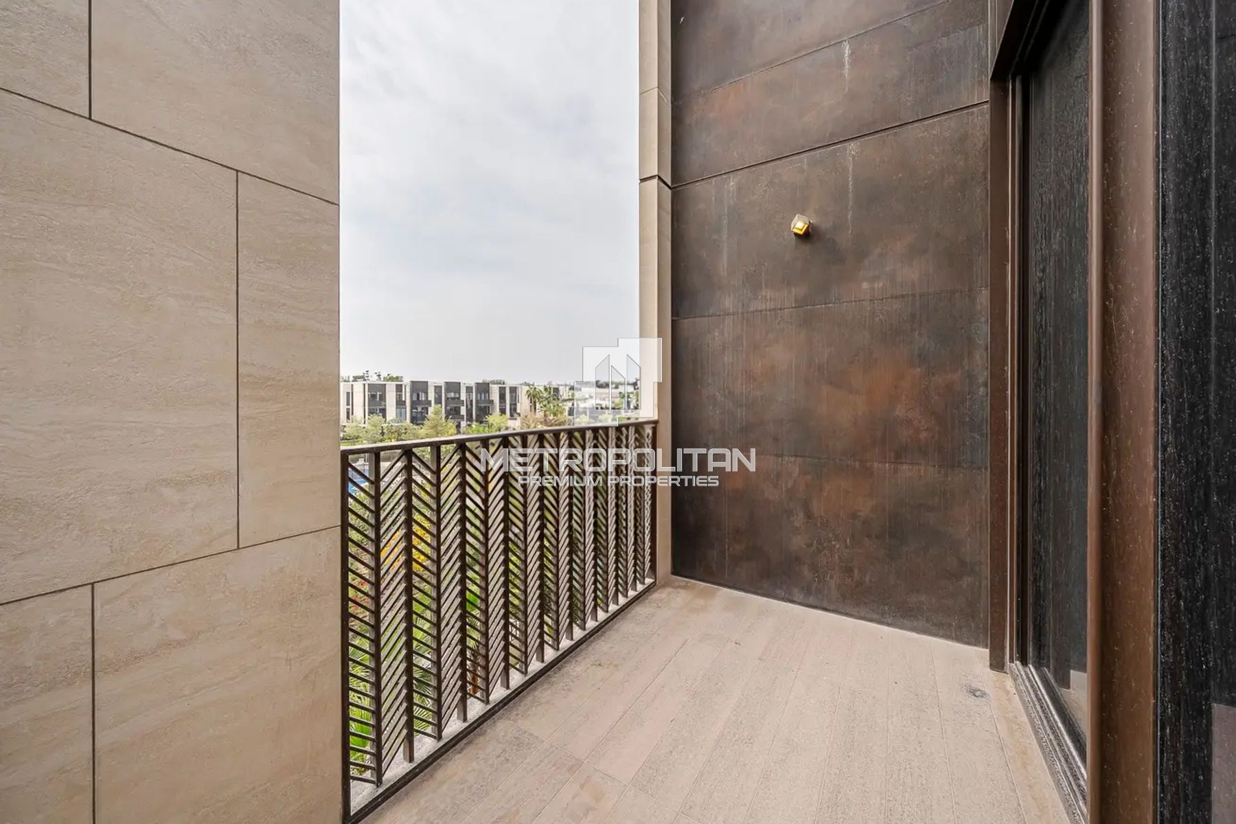 Best Priced | Skyline and Sea View | Spacious