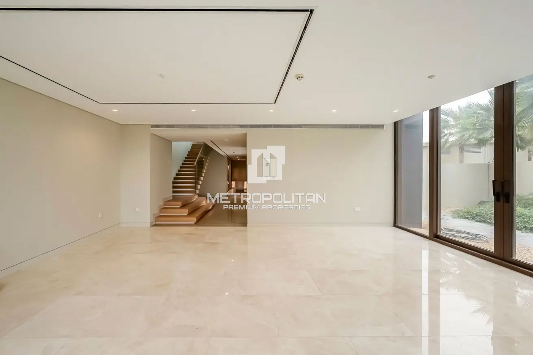 Best Priced | Skyline and Sea View | Spacious