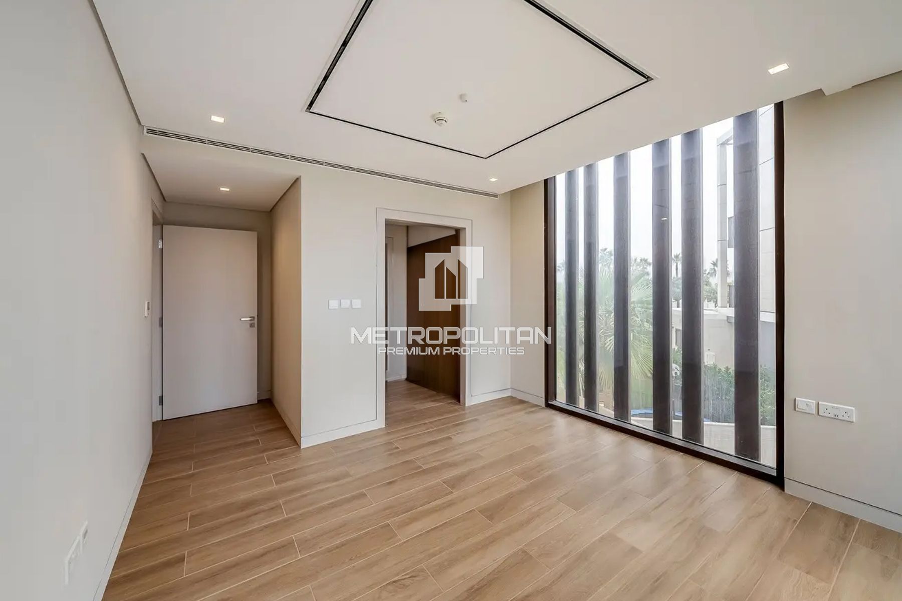 Best Priced | Skyline and Sea View | Spacious