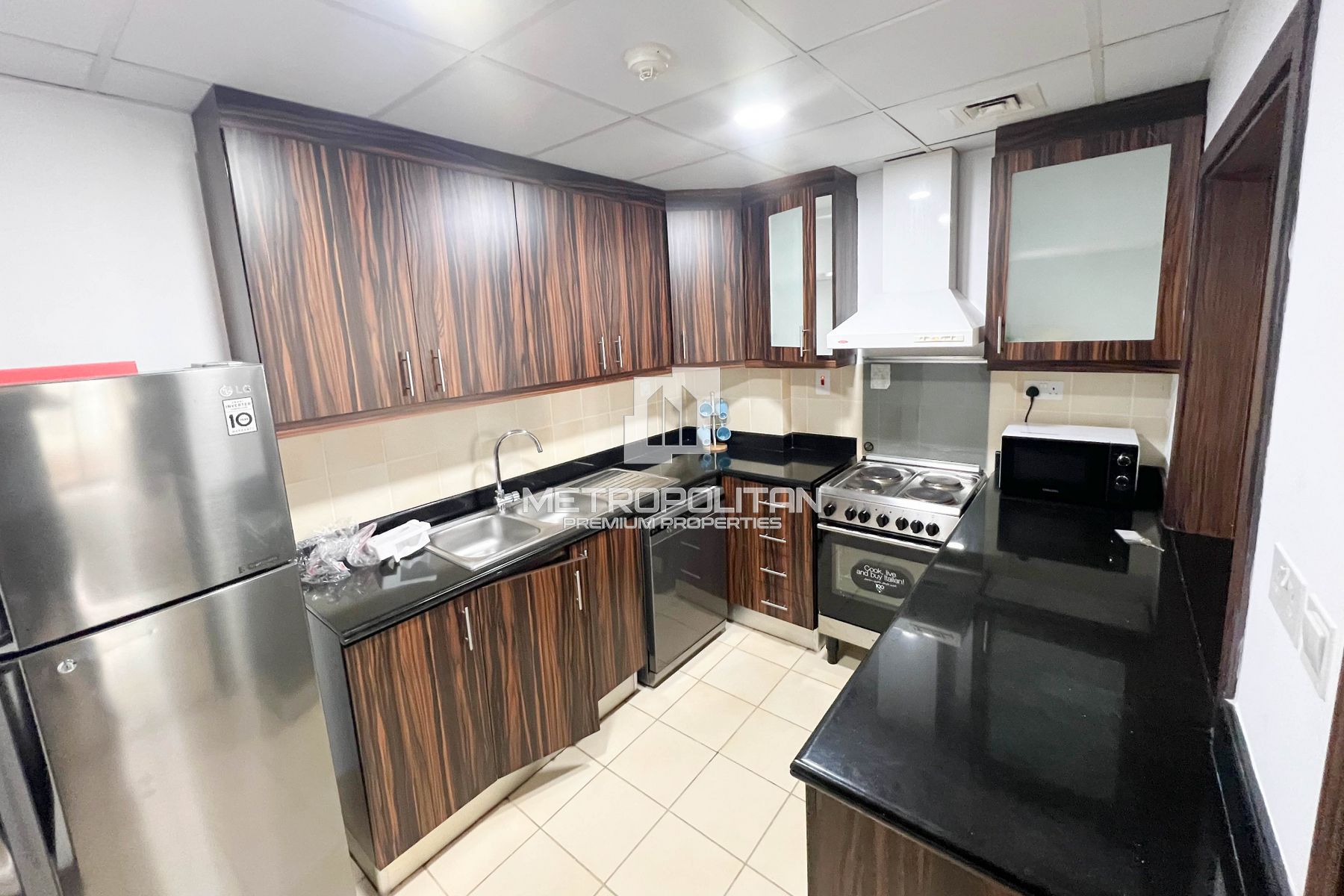 Вид на канал и марину | Высокий этаж | Меблированная photo-1