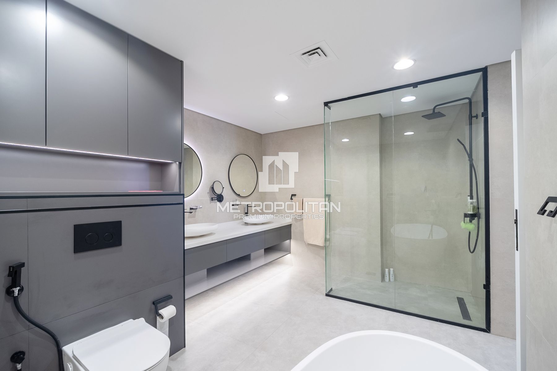 Spacious 4 Beds | Upgraded | Vacant | Palm View photo-15