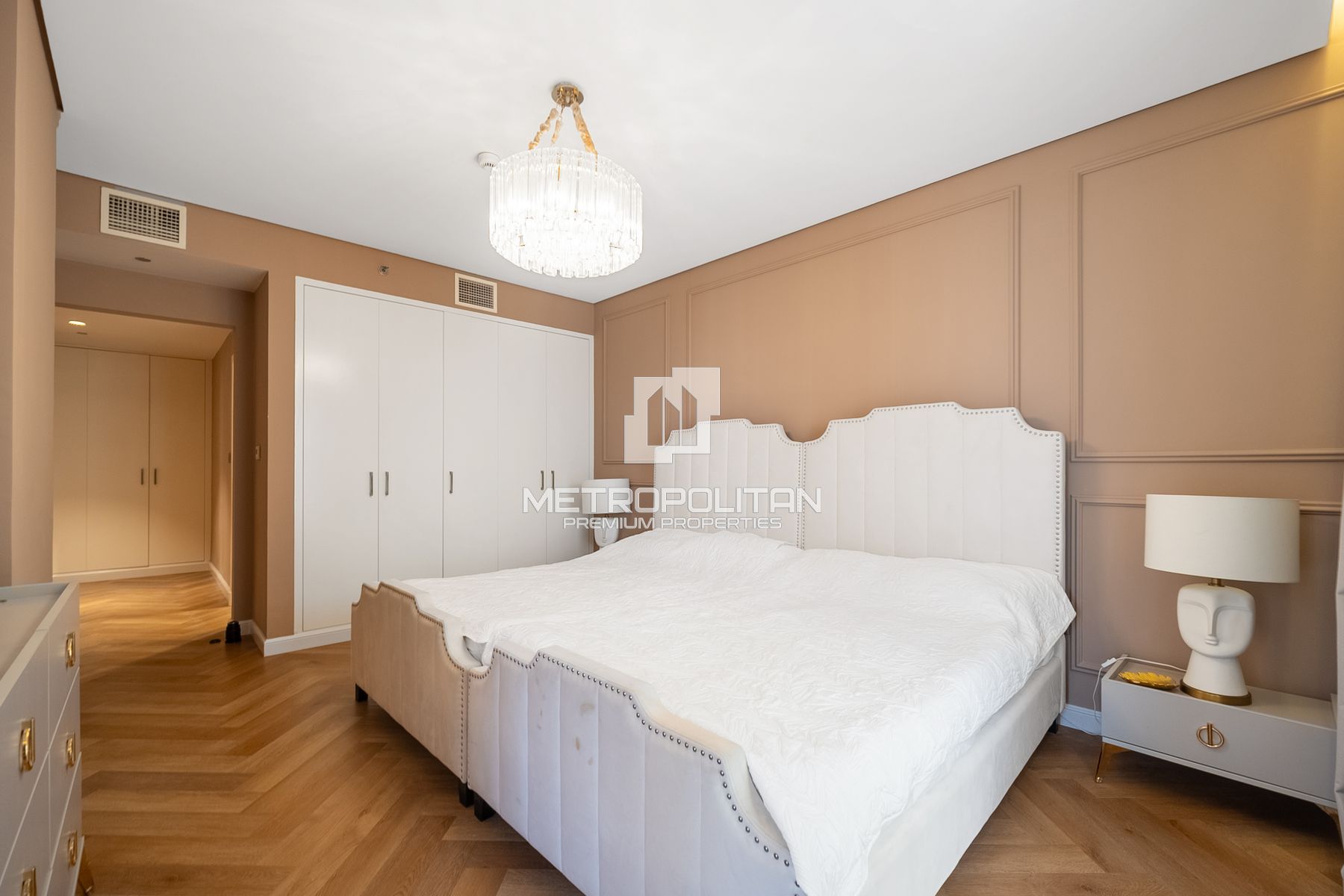 Spacious 4 BR| Upgraded| Vacant| Palm and Sea View