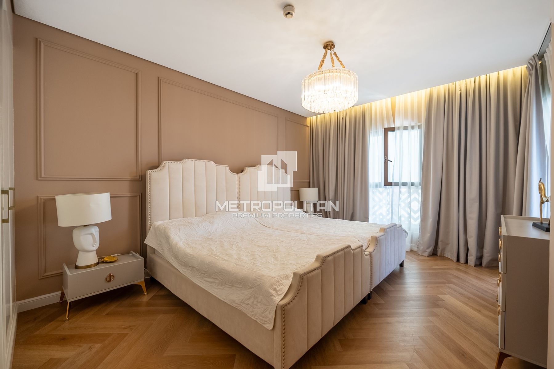 Spacious 4 BR| Upgraded| Vacant| Palm and Sea View
