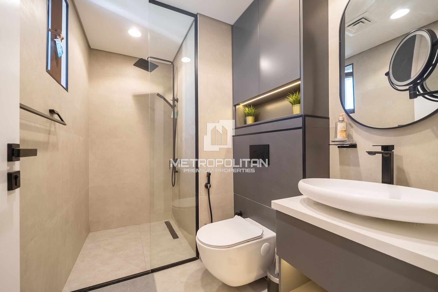 Spacious 4 BR| Upgraded| Vacant| Palm and Sea View