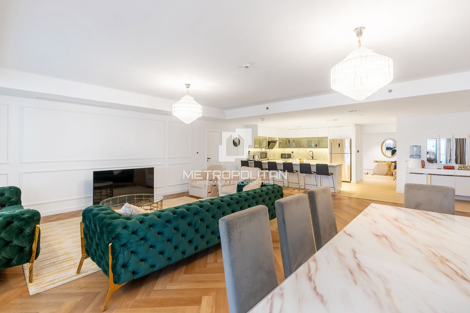 Spacious 4 BR| Upgraded| Vacant| Palm and Sea View