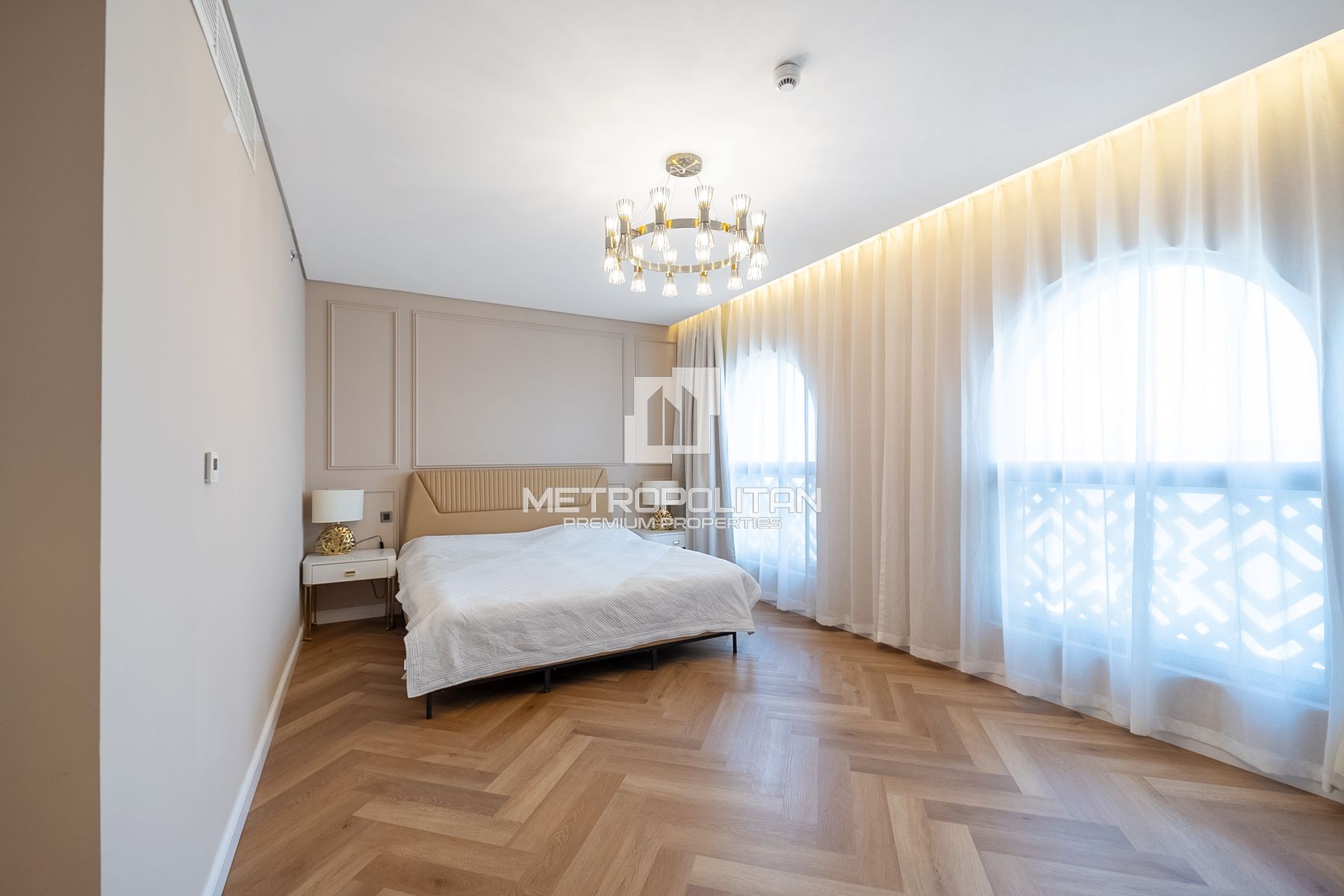 Spacious 4 BR| Upgraded| Vacant| Palm and Sea View