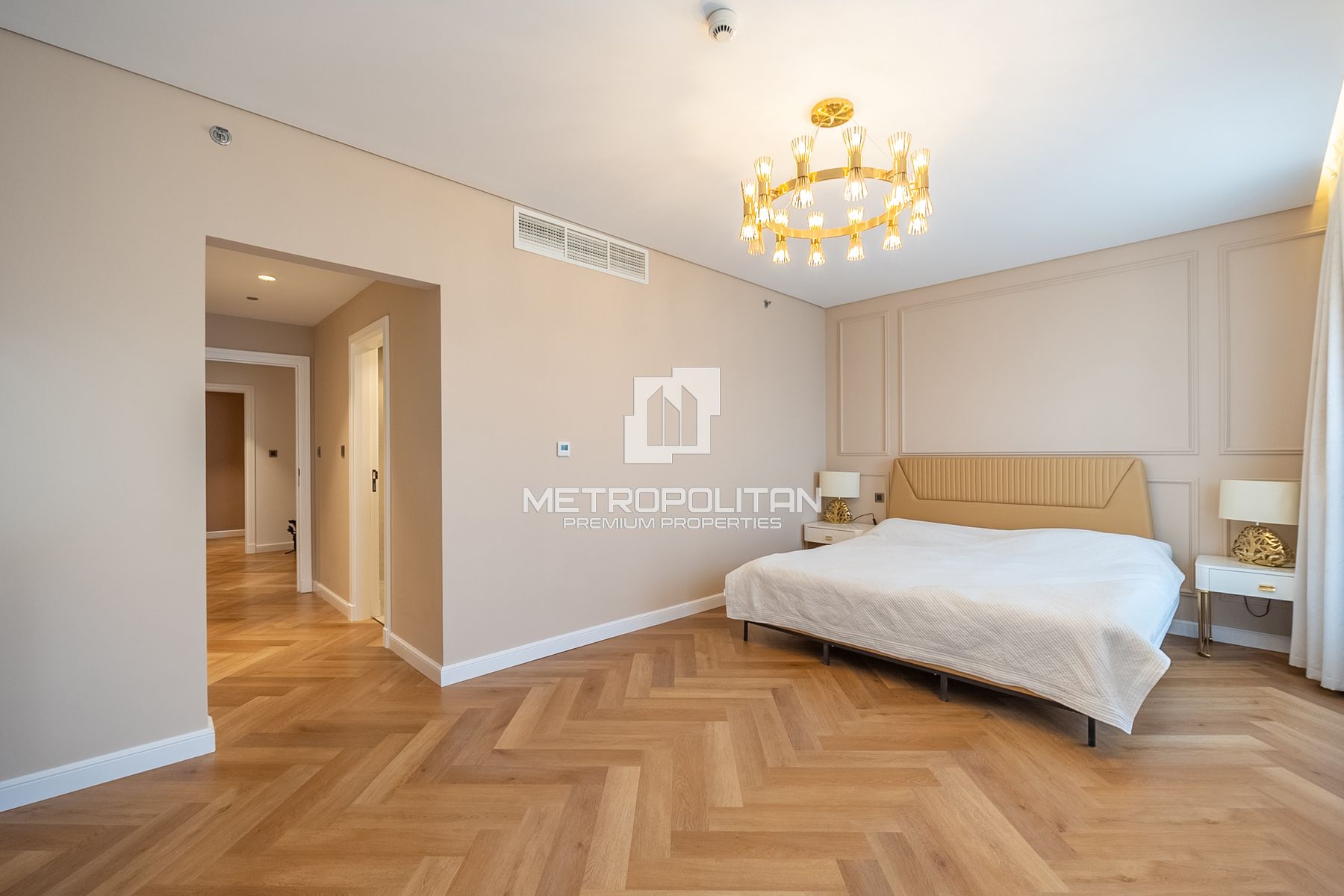 Spacious 4 BR| Upgraded| Vacant| Palm and Sea View