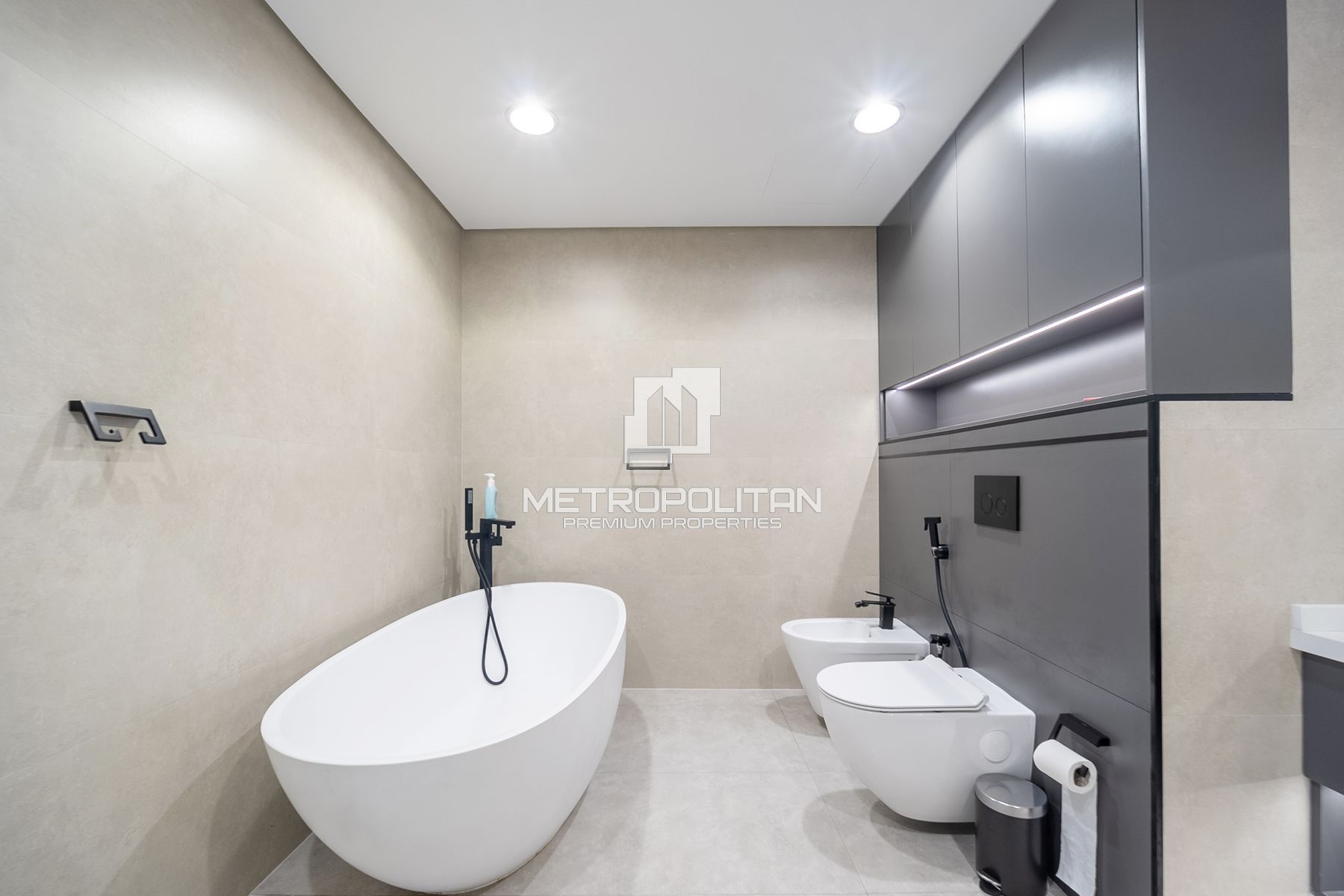Spacious 4 BR| Upgraded| Vacant| Palm and Sea View