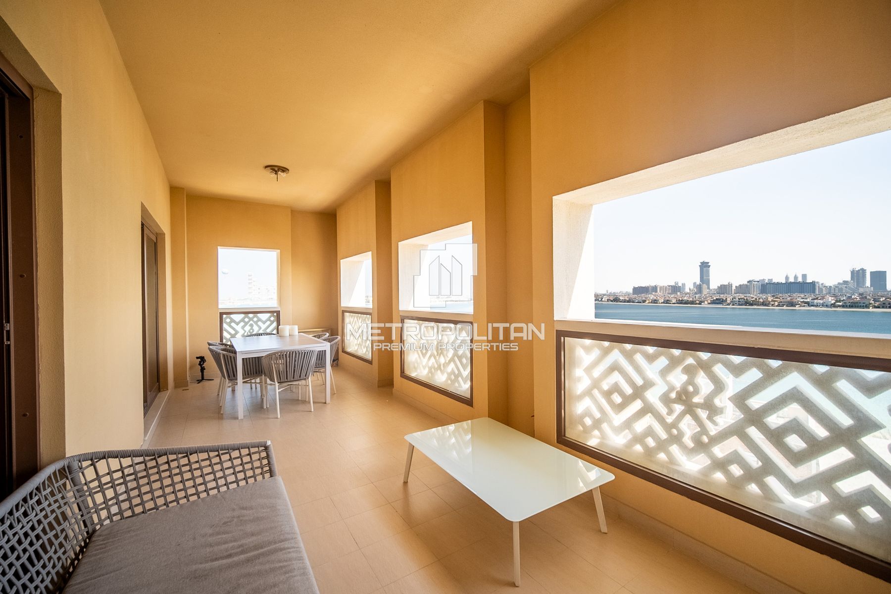 Spacious 4 BR| Upgraded| Vacant| Palm and Sea View