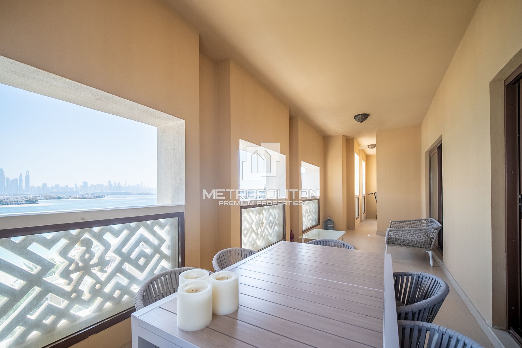 Spacious 4 BR| Upgraded| Vacant| Palm and Sea View