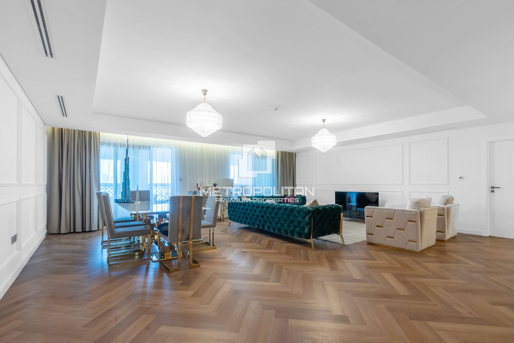 Spacious 4 BR| Upgraded| Vacant| Palm and Sea View