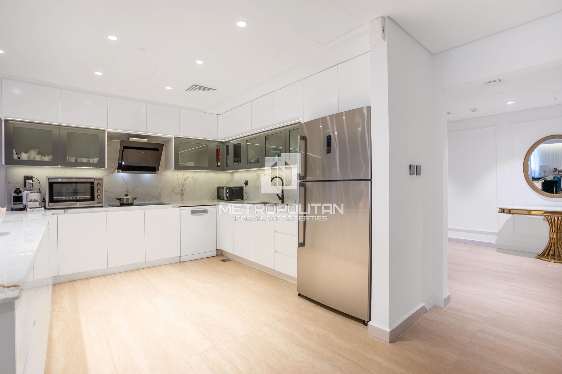 Spacious 4 BR| Upgraded| Vacant| Palm and Sea View
