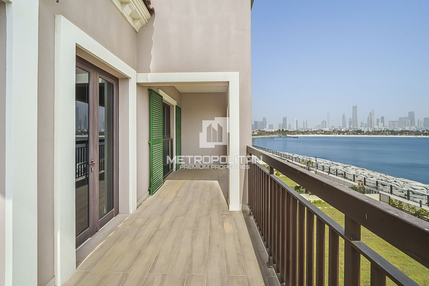 Waterfront Villa | Stunning Skyline View | Vacant