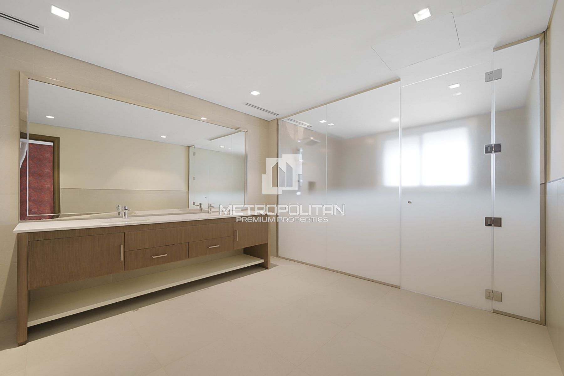 Waterfront Villa | Stunning Skyline View | Vacant