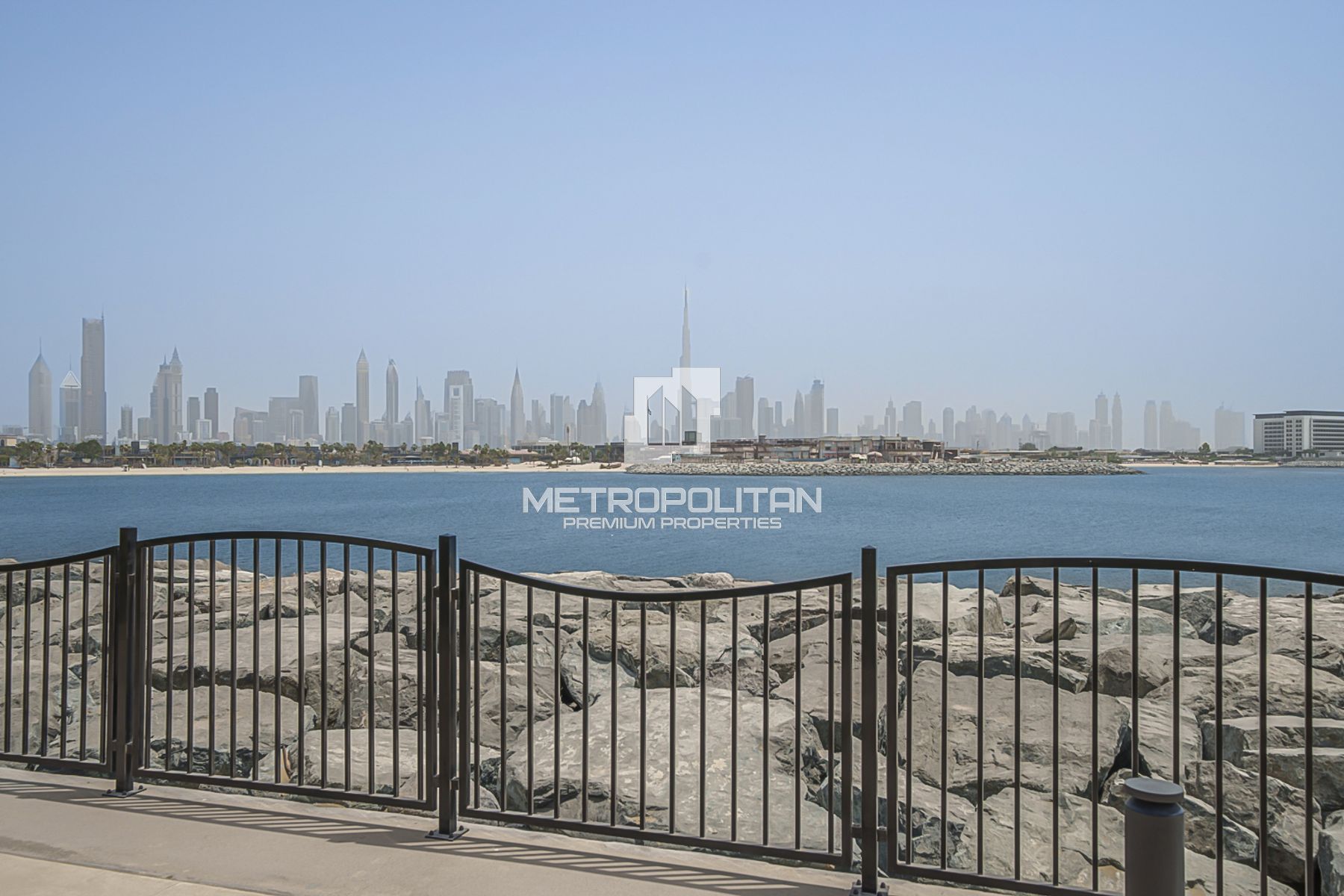 Waterfront Villa | Stunning Skyline View | Vacant