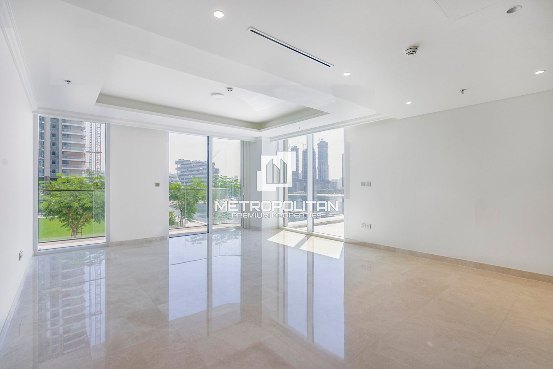 Corner | Dubai Harbour and Marina Skyline Views