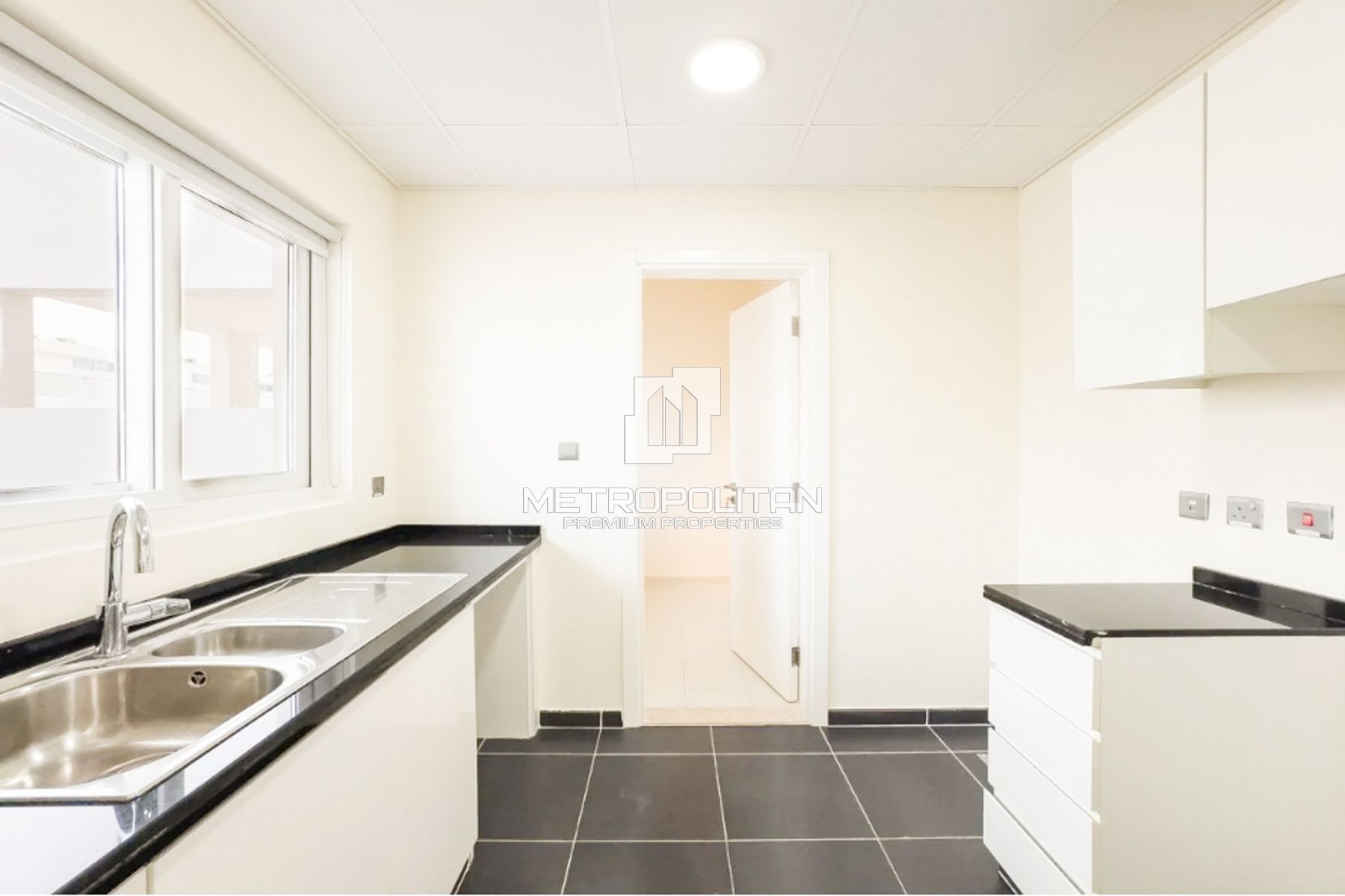 Single Row I Rented I Desert View | Prime Location photo-5