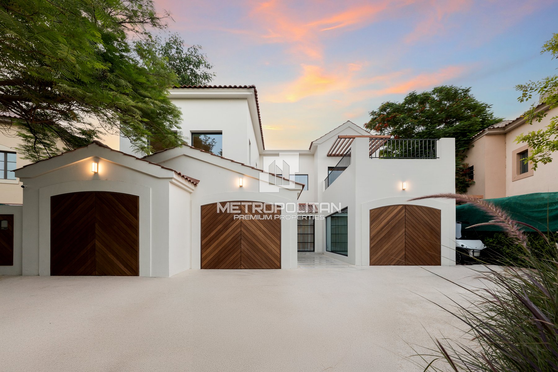 5BR Villa for Sale in Jumeirah Golf Estates – MS-7054