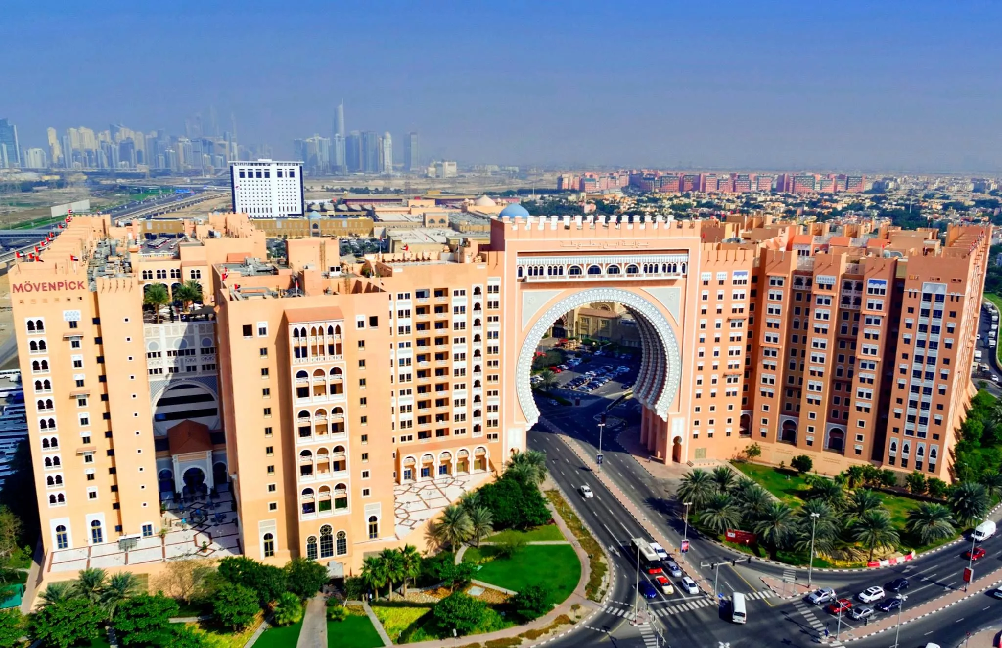 Проекты спортивных сооружений. Заха хадид архитектура небоскрёбы. Комплекса в который также входят. Королевский музей онтарио даниэль либескинд. Комплекса в который также входят.