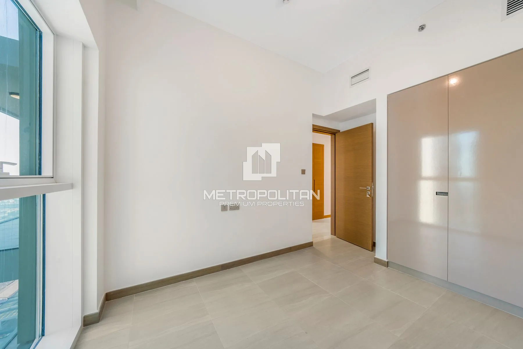 Appartement 3 chambres à louer à Business Bay – MR-5320